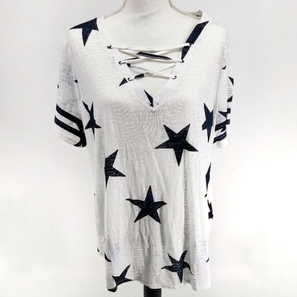 Maurices 24/7 Blouse Size 2 Star‎ Pattern  NWT